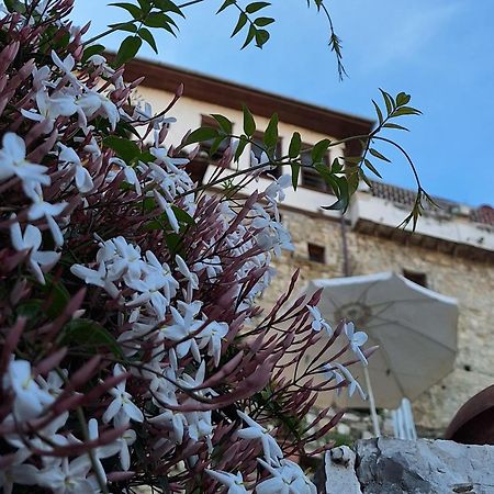 Guesthouse Alvaro Kadiu Berat Exterior foto