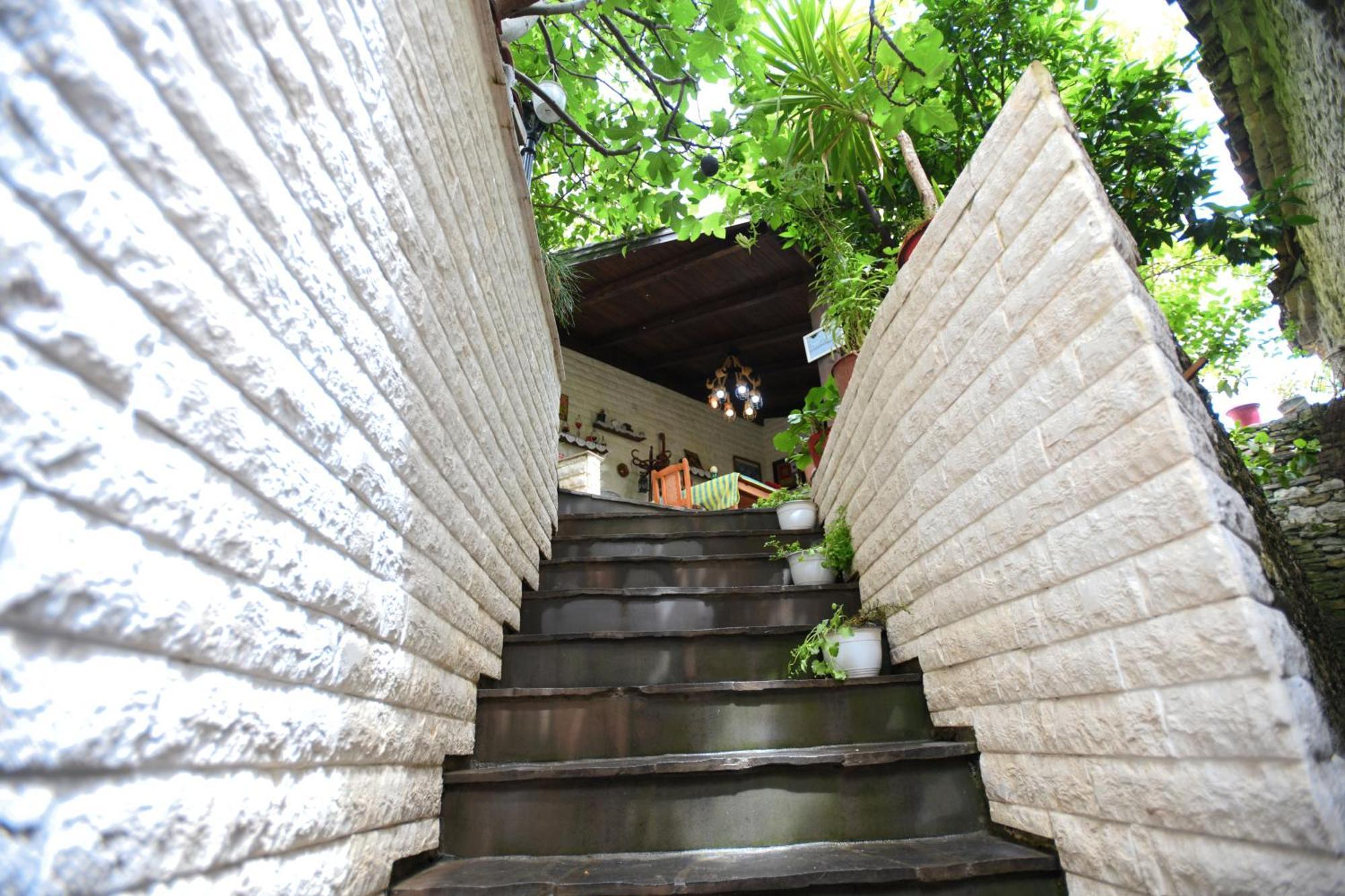 Guesthouse Alvaro Kadiu Berat Exterior foto